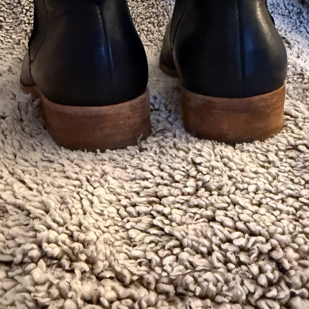 Sleek Black Ankle Boots - Picture 4 of 4